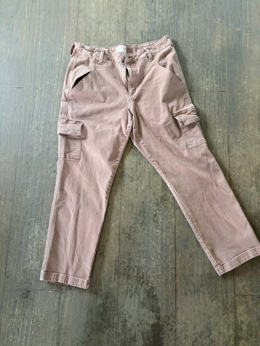 Universal Threads Women’s Cargo Pants in Dusty Mauve